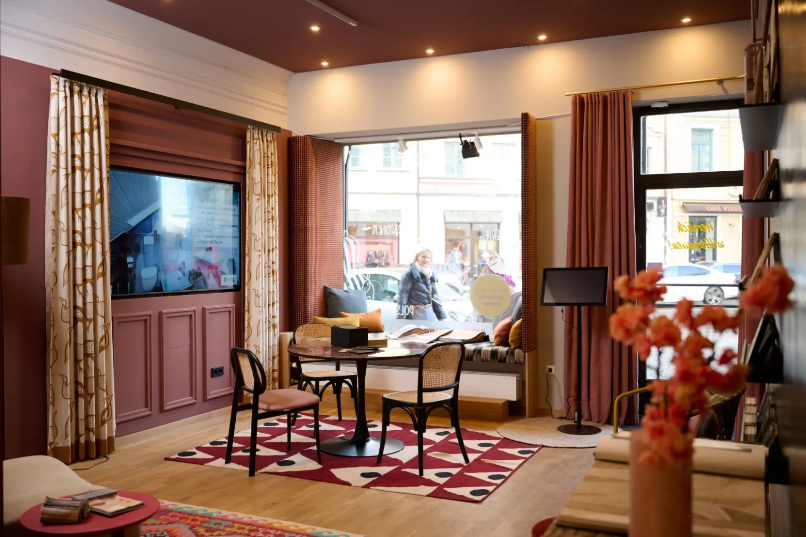 Sophia Lauton Showroom am Wiener Platz in München mit Vorhängen, Designstoffen und persönlicher Interior-Beratung